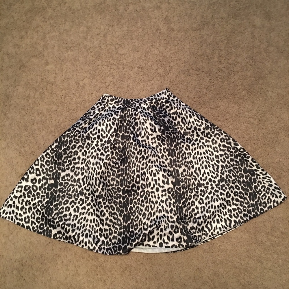 Leopard Print Midi Skirt with Pockets!